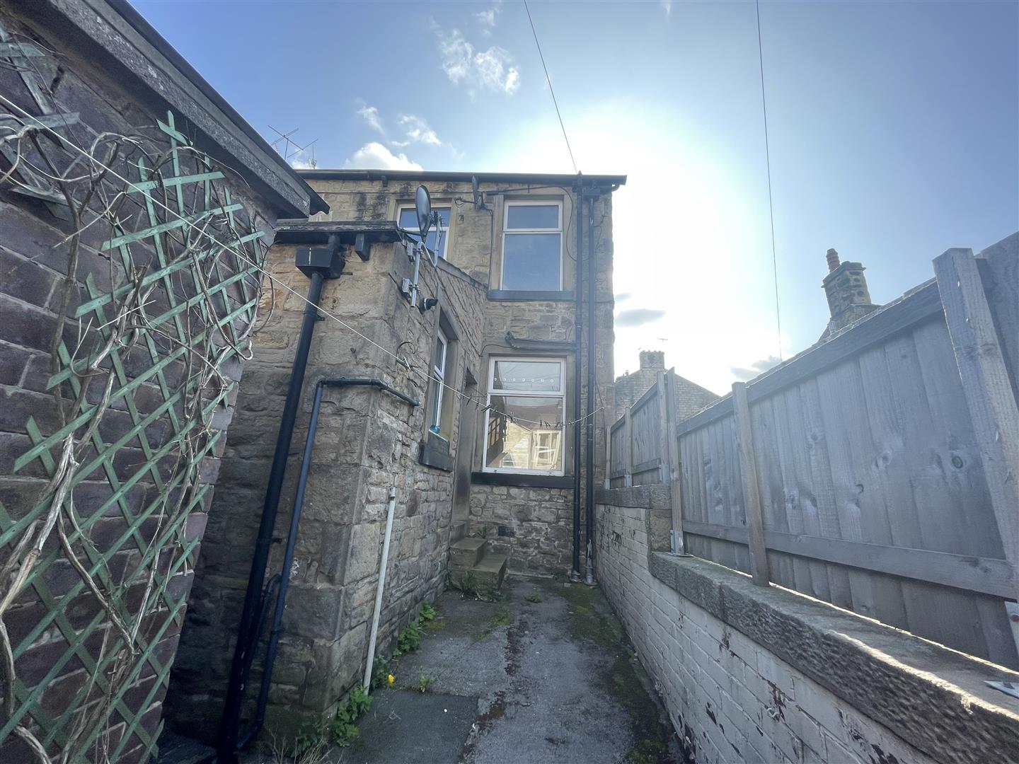 2 bedroom end terrace house SSTC in Barnoldswick - IMG_6128.jpg